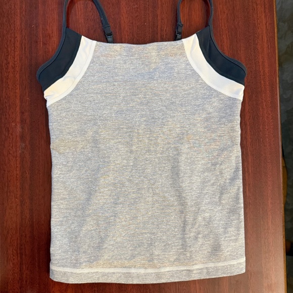 Lululemon retro-style sleeveless workout top - Picture 5 of 8